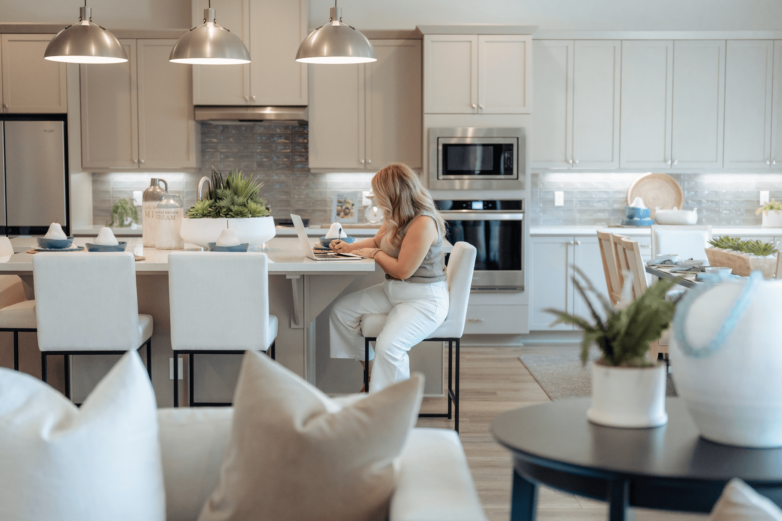 alyssa abbott blogging for interior design company